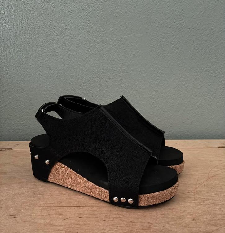 Zwarte sandalen met kurk plateauzool & studs - maat 39, Kleding | Dames, Schoenen, Nieuw, Sandalen of Muiltjes, Zwart, Ophalen of Verzenden