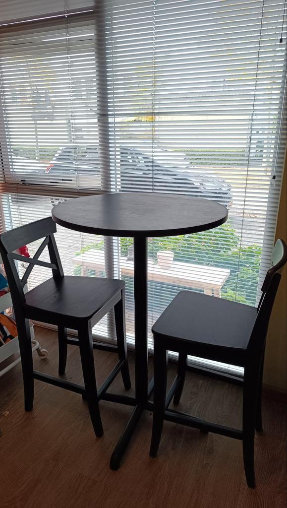 IKEA STENSELE bar tafel + 2 barkrukken - zwart, goede staat, Huis en Inrichting, Tafels | Statafels, Zo goed als nieuw, Ophalen