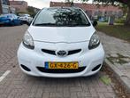 Toyota Aygo 1.0 12V Vvt-i 3DRS MMT 2011 Wit, Voorwielaandrijving, Euro 5, Stof, Zwart