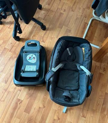 Maxi cosi and easy fix base beschikbaar voor biedingen