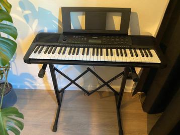 Yamaha PSR-E283 Keyboard + Innox INA Fold 01 statief beschikbaar voor biedingen