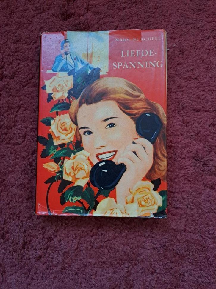 Liefde - Spanning door Mary Burchell, Boeken, Overige Boeken, Zo goed als nieuw, Verzenden
