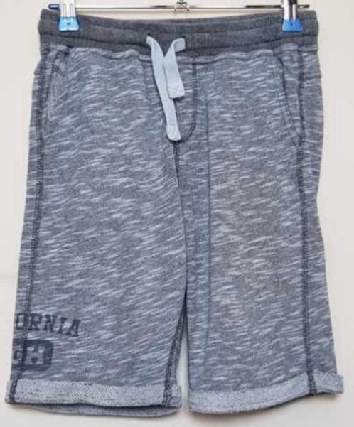 We grijze sweatshort mt. 140, Kinderen en Baby's, Kinderkleding | Maat 140, Zo goed als nieuw, Jongen, Broek, Ophalen of Verzenden