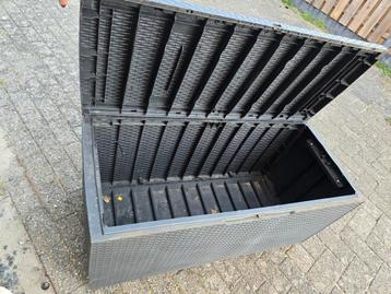 Kunststof Opbergbox / Tuinkist beschikbaar voor biedingen