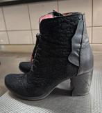 Zwarte enkellaarsjes met hak maat 38 merk Papucei, Kleding | Dames, Ophalen of Verzenden, Zo goed als nieuw, Zwart, Lage of Enkellaarzen