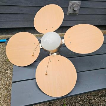 Plafond ventilator 3 standen met verlichting.  beschikbaar voor biedingen