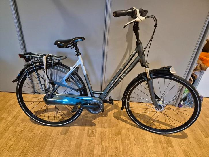 Als nieuwe Gazelle Eclipse N8 damesfiets / meisjesfiets D53, Fietsen en Brommers, Fietsen | Dames | Damesfietsen, Zo goed als nieuw