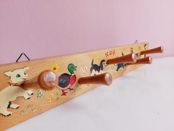 Mooie vintage houten kapstok met dieren, in goede staat beschikbaar voor biedingen