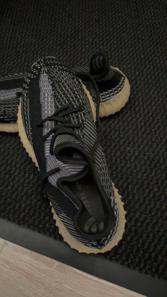 Yeezy Grijs Maat 37, Kleding | Dames, Schoenen, Ophalen of Verzenden, Gedragen, Grijs, Sneakers of Gympen