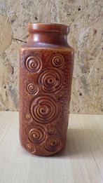 mooie bruine vaas met cirkels gedecoreerd, Gebruikt, Overige kleuren, Aardewerk of Porselein, Ophalen of Verzenden