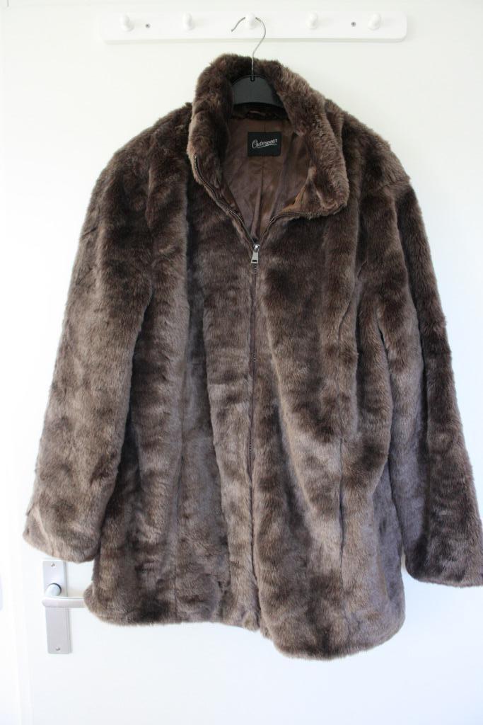 Bruine bontjas van Outerwear / C&A in maat 46, Kleding | Dames, Jassen | Winter, Zo goed als nieuw, Maat 46/48 (XL) of groter