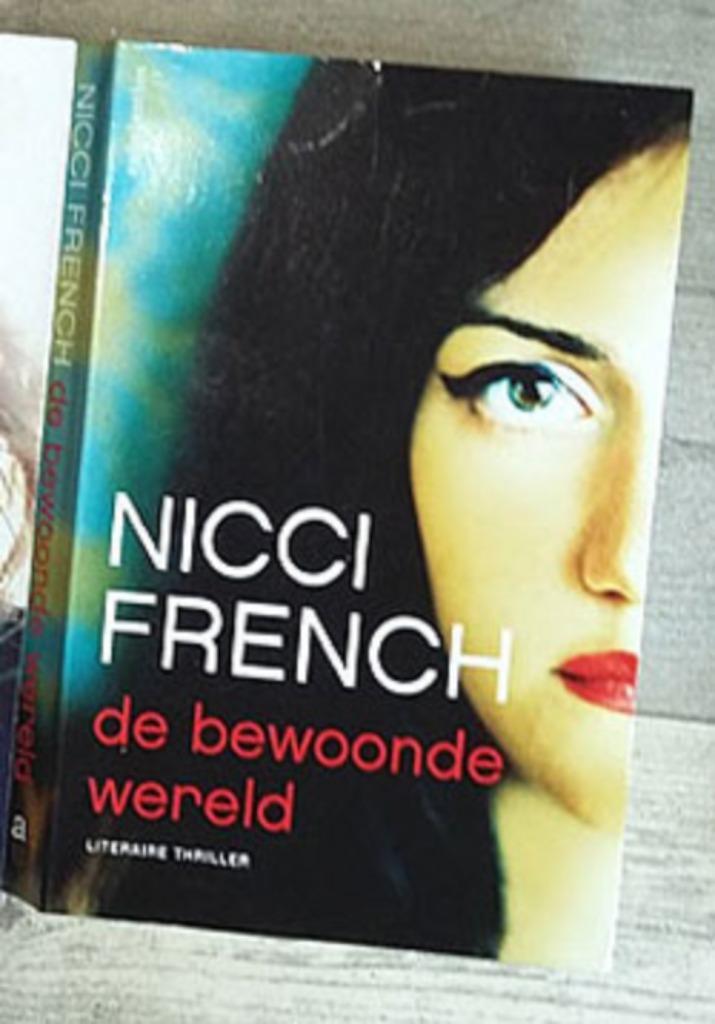 Boek Nicci French: De bewoonde wereld, Boeken, Thrillers, Zo goed als nieuw, Verzenden