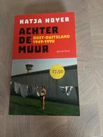 Achter de Muur - Katja Hoyer, Boeken, Ophalen of Verzenden, 20e eeuw of later, Gelezen, Katja Hoyer