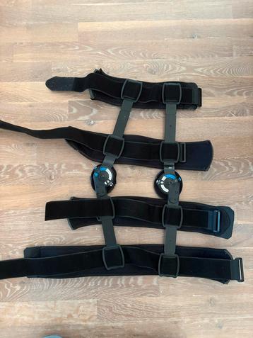 Knie brace. Kniebrace. Metaal. Zie foto’s voor informatie beschikbaar voor biedingen