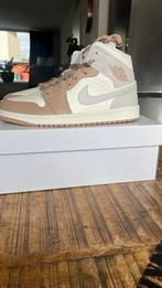 Air Jordan 1 Mid - Maat 44, Kleding | Dames, Schoenen, Ophalen of Verzenden, Zo goed als nieuw, Beige, Sneakers of Gympen