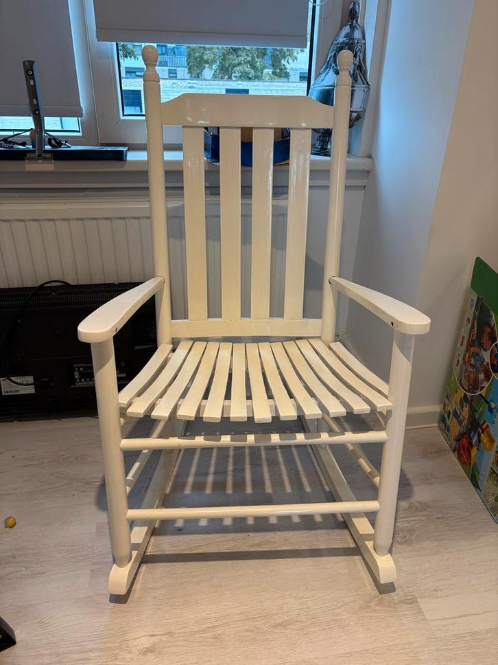 Witte Schommelstoel - Klassiek & Comfortabel, Huis en Inrichting, Fauteuils, Gebruikt, Hout, 50 tot 75 cm, 75 tot 100 cm, Ophalen