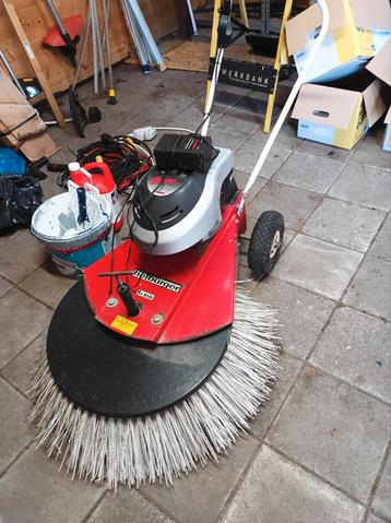 Veegmachine op accu  veegwagen veeg borstel beschikbaar voor biedingen