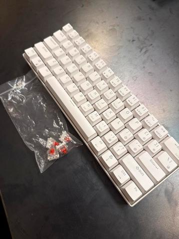 Wit Mechanisch Toetsenbord + Switches beschikbaar voor biedingen