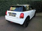 MINI Cooper 1.5 Chili F56 LCI met Leder, LED, DAB, Park ass., 12 maanden, 136 pk, Gebruikt, 4 stoelen