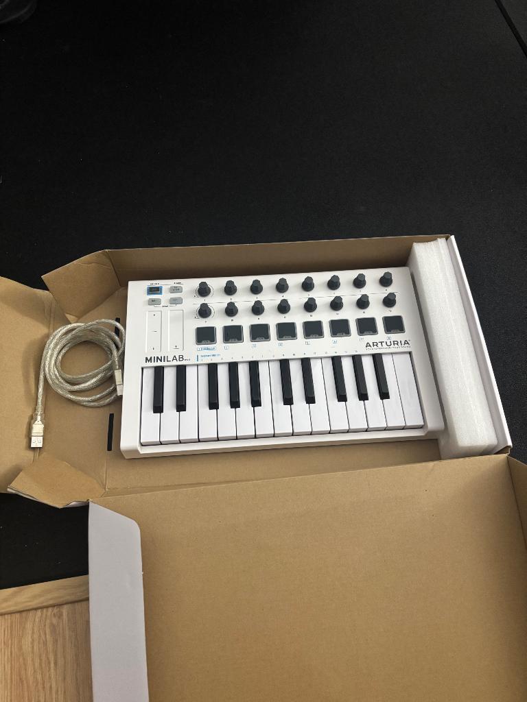 Arturia Mini lab mk2, Gebruikt, Midi-aansluiting, Overige aantallen, Ophalen