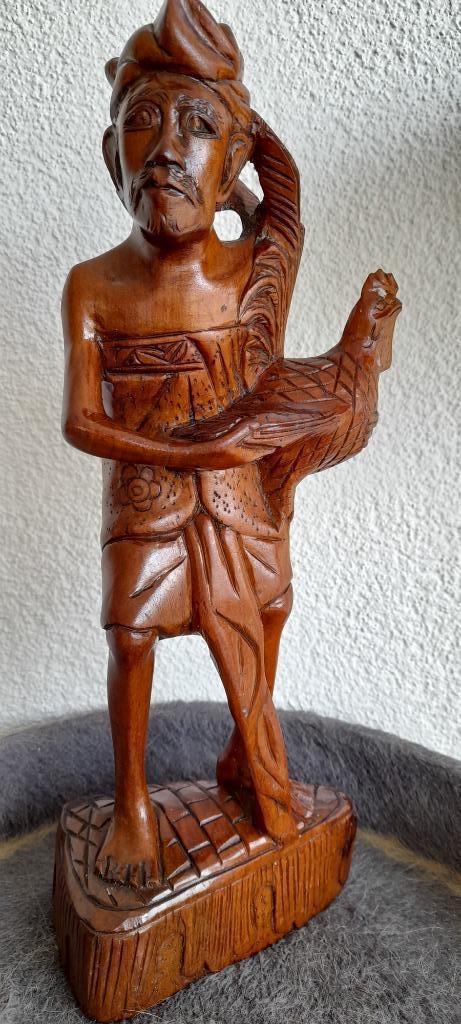 Man met vechthaan en kriss op de rug 32 cm Bali, Antiek en Kunst, Kunst | Beelden en Houtsnijwerken, Verzenden