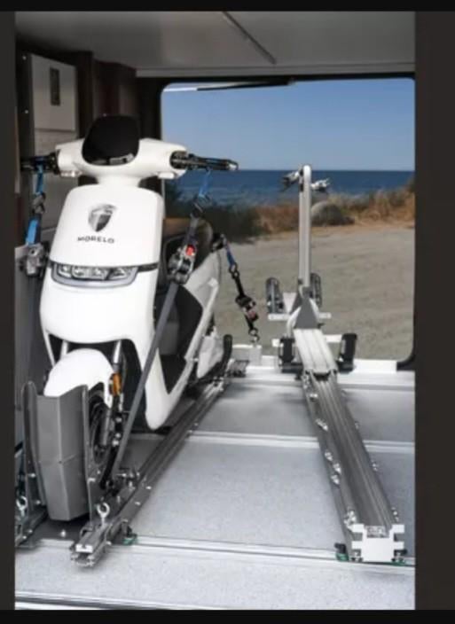 Te koop Scooterdrager voor in garage camper, Ophalen
