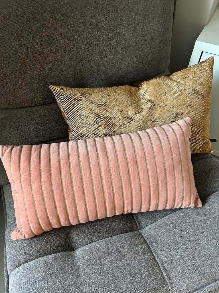 Roze kussen met goud geborduurd draad, Ophalen of Verzenden, Nieuw, Roze, Rechthoekig