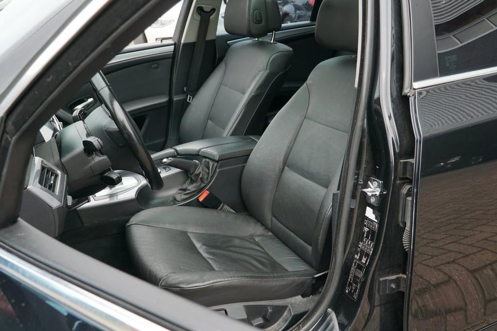 BMW 5-serie Touring 525d PANODAK WERKT NIET, Auto's, BMW, Automaat, Gebruikt, Zwart, 2993 cc