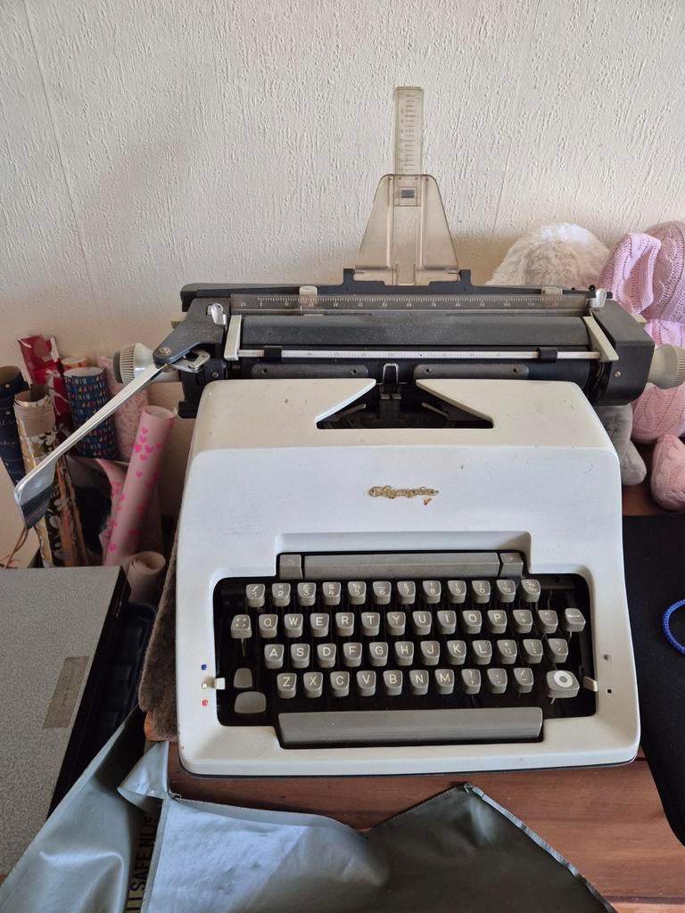 Olympia typemachine SG3, Diversen, Typemachines, Ophalen
