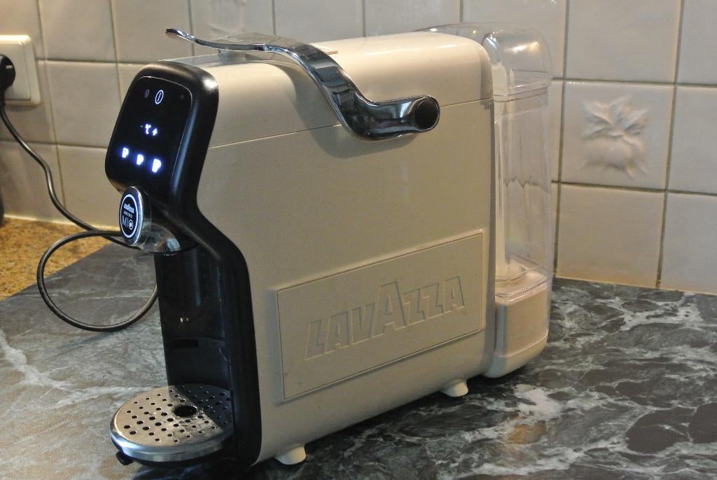 AEG Lavazza A Modo Mio LM6000 espresso-apparaat, Witgoed en Apparatuur, Ophalen, Koffiepads en cups, Gebruikt, Koffiemachine
