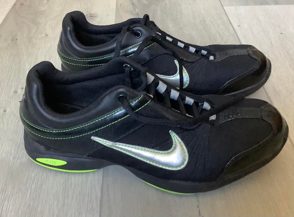 Nike sport/trainingsschoenen - Maat 37,5, Kleding | Dames, Schoenen, Ophalen of Verzenden, Zo goed als nieuw, Sportschoenen, Zwart