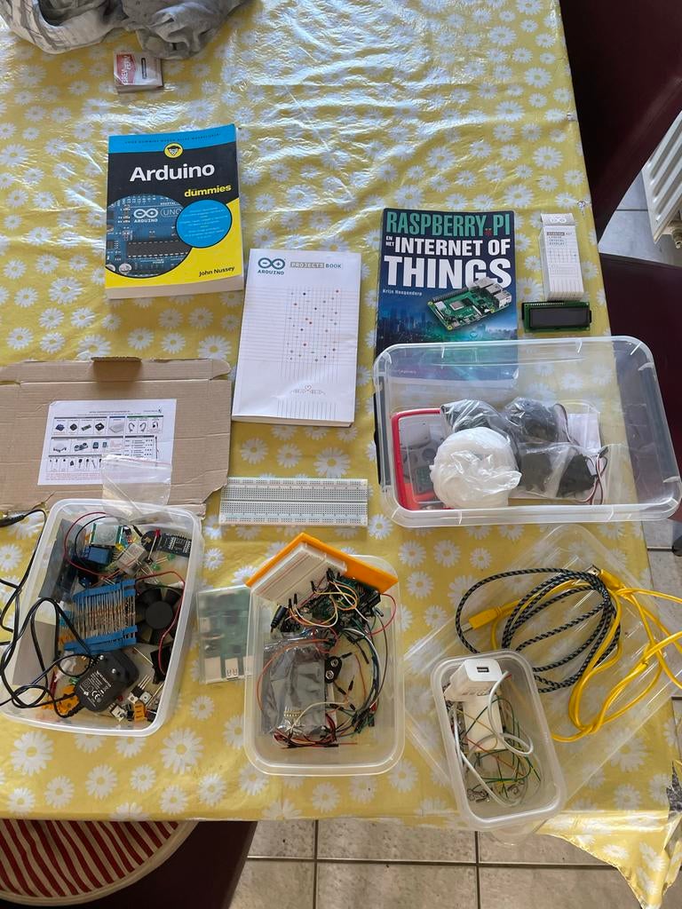 Raspberry Pi & Arduino Starterkit met Boeken en Electronica, Ophalen of Verzenden, Zo goed als nieuw