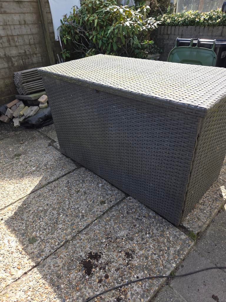 Ruime kussenbak / stoelenbak van metaal en kunststof, Ophalen, Gebruikt, Kunststof, Overige typen