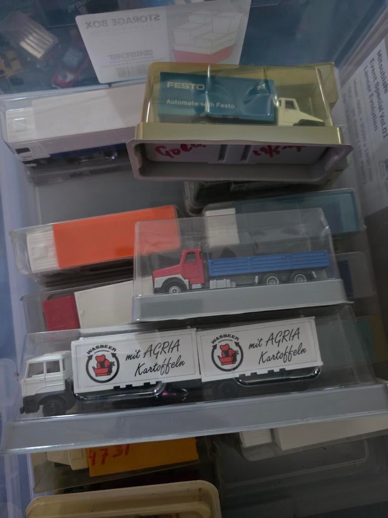 Verzameling modelvrachtwagens - diverse merken en schalen, Verzamelen, Onbekend, Ophalen of Verzenden, Zo goed als nieuw, Efsi