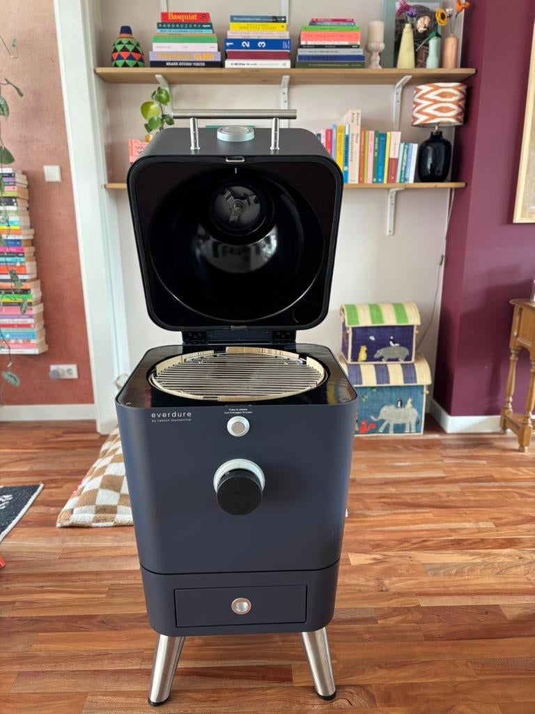🔥Everdure K1 Kamado BBQ Nieuw in doos | Compleet | Graphite, Tuin en Terras, Houtskoolbarbecues, Nieuw, Met accessoires, Ophalen