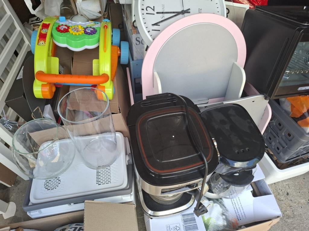 Grote Partij Rommelmarktspullen ,,2 aanhangers vol'', Ophalen