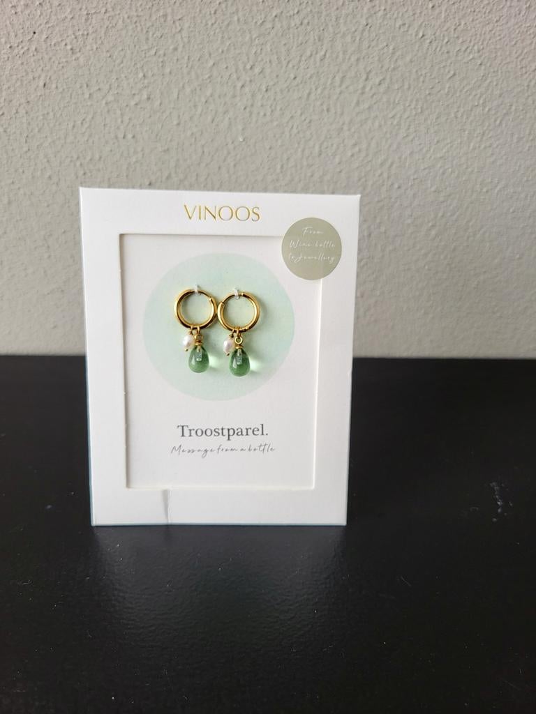 Nieuwe Vinoos oorbellen met groene en witte kralen, Overige materialen, Hangers, Nieuw, Ophalen of Verzenden