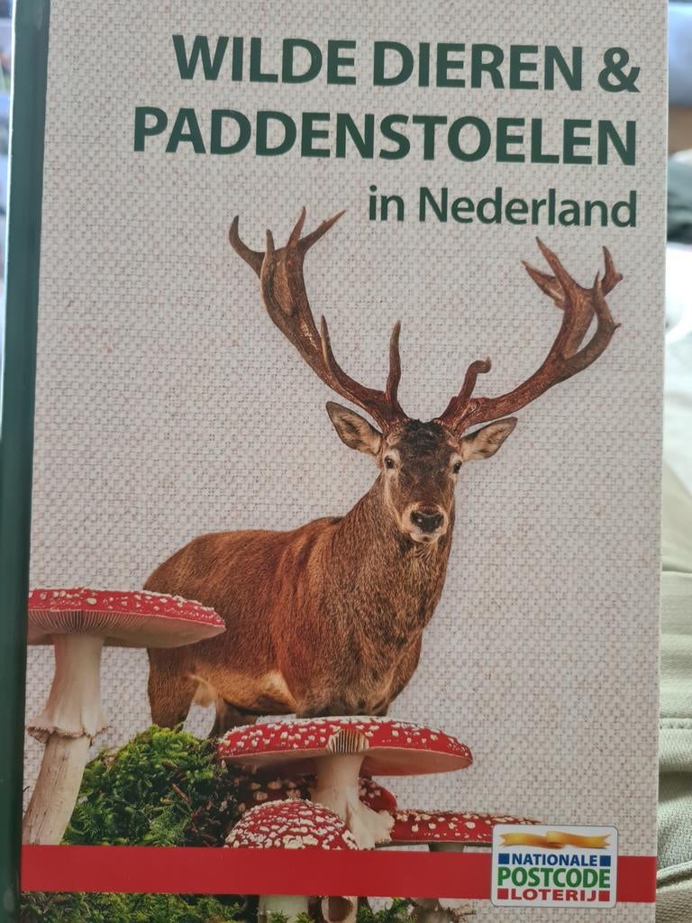 Wilde dieren en paddestoelen in Nederland - Postcode Loterij, Boeken, Natuur, Ophalen of Verzenden, Nieuw, Natuur algemeen