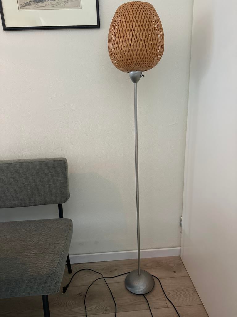 IKEA vloerlamp met rotan kap, Ophalen, Gebruikt, Hout, 100 tot 150 cm
