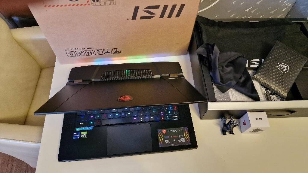 Laptop MSI Titan GT77, Ophalen, Gebruikt, Met videokaart, 2 TB