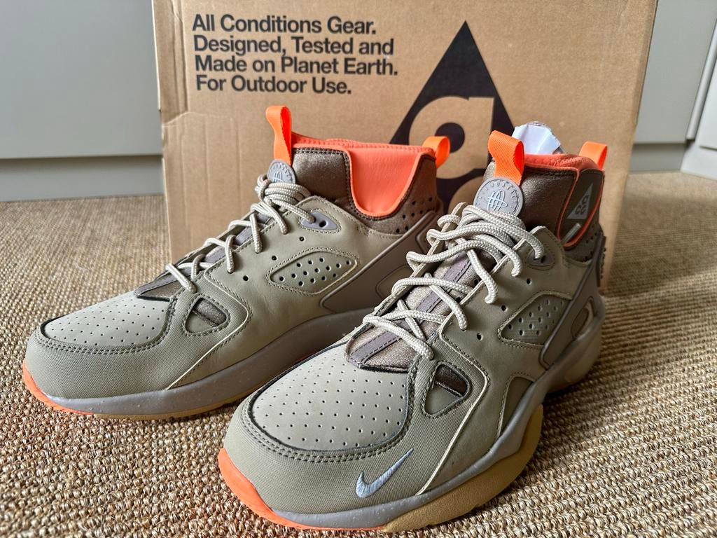 Nike Air Mowabb ACG Limestone/Reflect Silver Kaki - Maat 46, Ophalen of Verzenden, Nieuw, Overige kleuren, Sneakers of Gympen