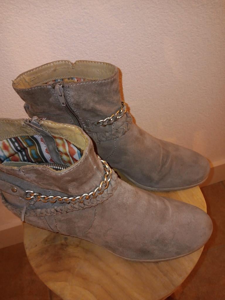 Suede laarsjes maat 42 Nelson(ibiza style), Kleding | Dames, Schoenen, Ophalen of Verzenden, Gedragen, Beige