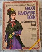 Groot handwerkboek uit grootmoeders jeugd met patroonblad, Ophalen of Verzenden, Gelezen, Overige onderwerpen
