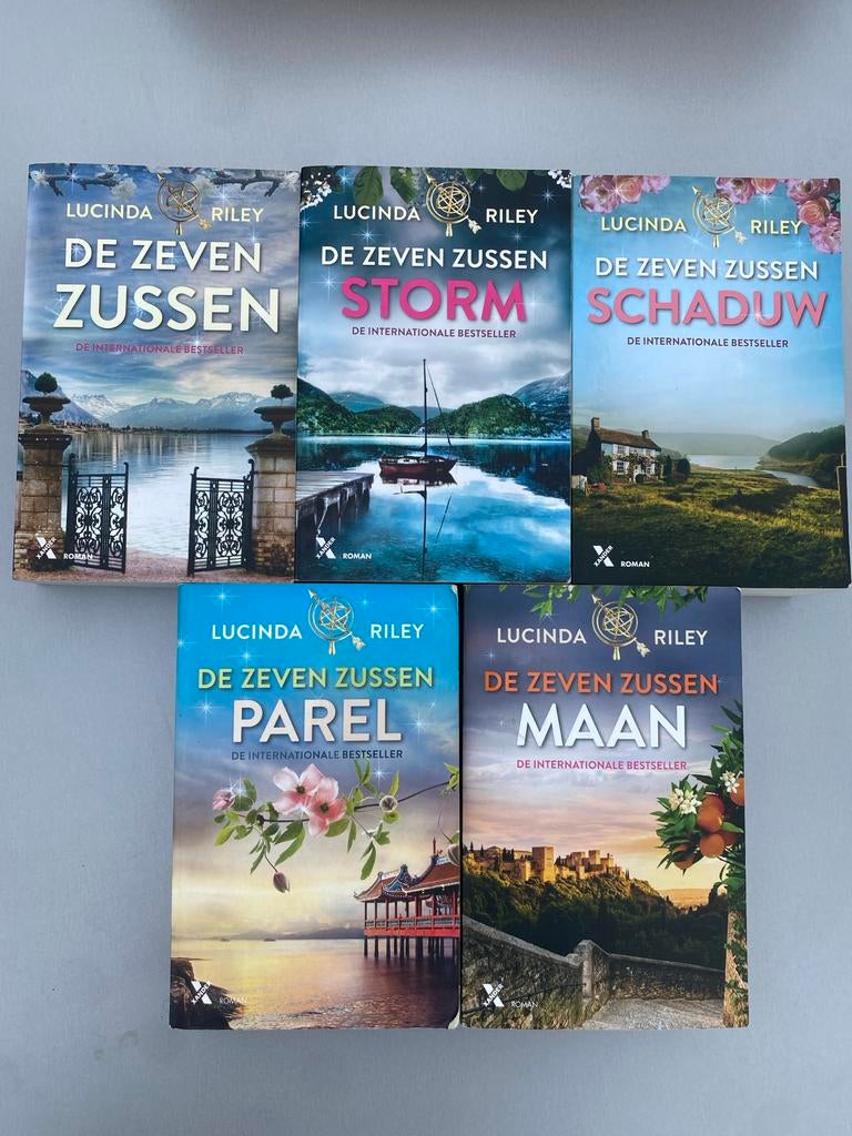 De Zeven Zussen boeken (Lucinda Riley), Ophalen of Verzenden, Zo goed als nieuw, Nederland