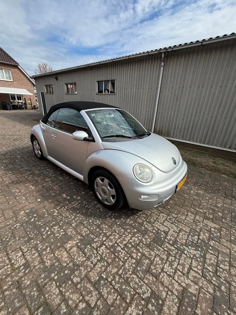 Volkswagen New Beetle cabriolet 2003 Grijs MOET WEG, Auto's, Cabriolet, 4 stoelen, 75 €/maand, 1000 kg