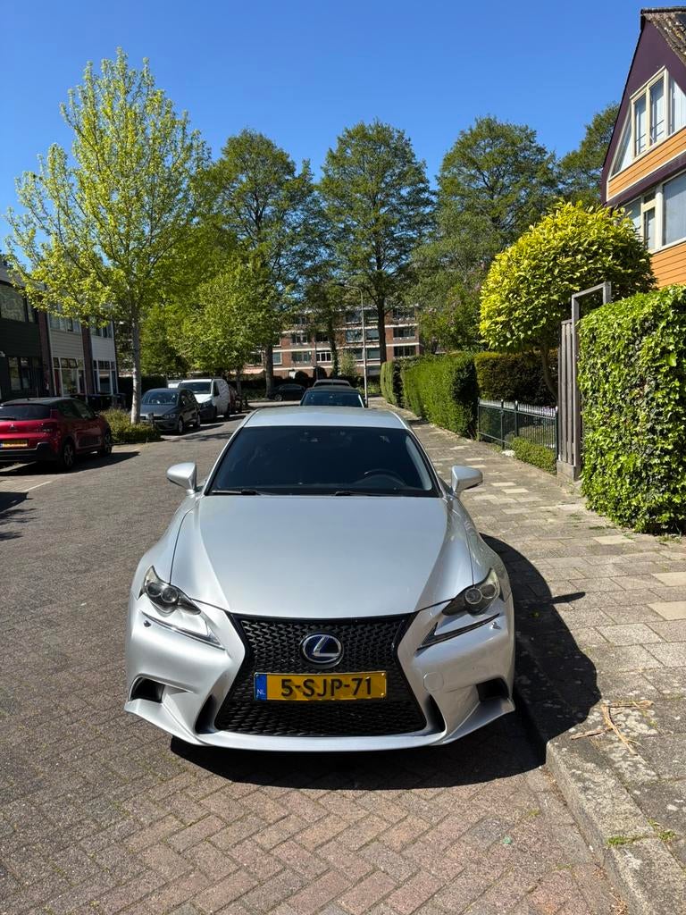 Lexus IS 300H 2.5 Hybrid CVT 2013 Grijs, Auto's, Lexus, Automaat, Achterwielaandrijving, 750 kg, 181 pk