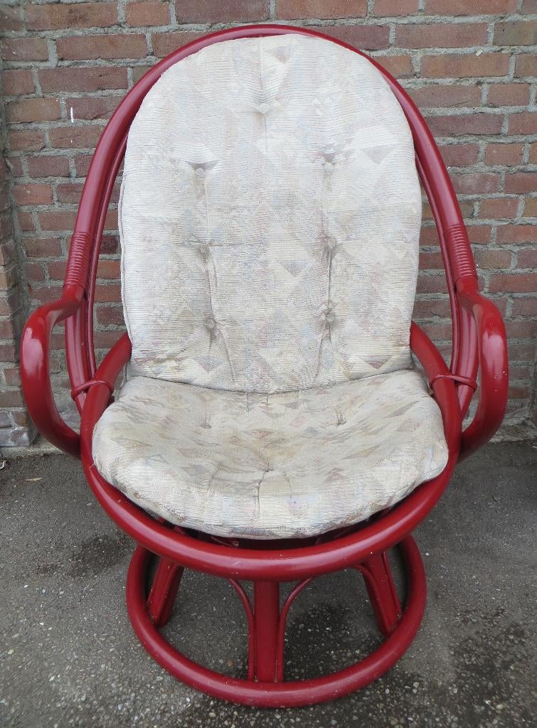 Bordeauxrode vintage rotan stoel / fauteuil. Retro troon, Ophalen, Gebruikt, Vintage, 75 tot 100 cm