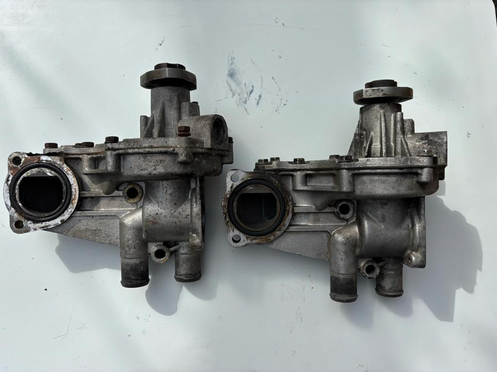 VW 1.6 TD (motorcode JX) waterpompbehuizing — set (2 delen), Ophalen of Verzenden, Gebruikt, Audi
