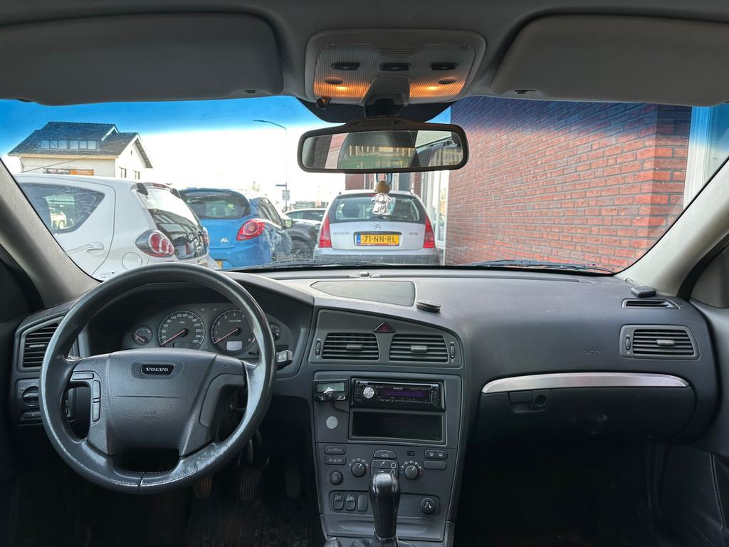 Volvo V70 2.4 / Leder / Airco / MF Stuur, Voorwielaandrijving, Met garantie (alle), Leder en Stof, 170 pk