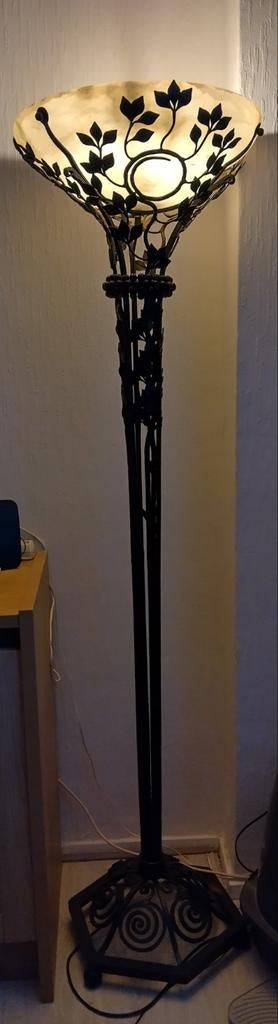 Art nouveau smeedijzeren Staande Lamp met Bladmotief, Gebruikt, Art nouveau / antiek, Ophalen of Verzenden, Glas